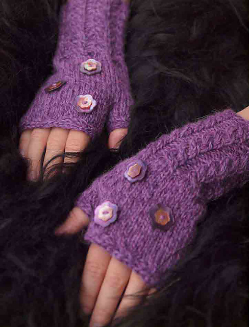 Cabled mittens for her – B9-14B