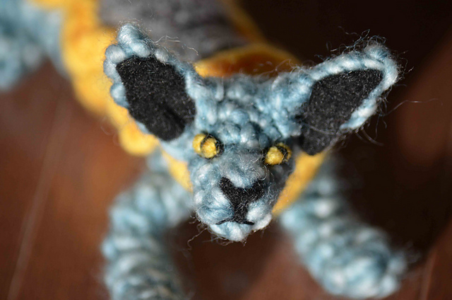 Lying Cat Amigurumi (from Saga)