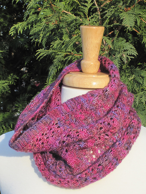 Evergreen Lace Cowl