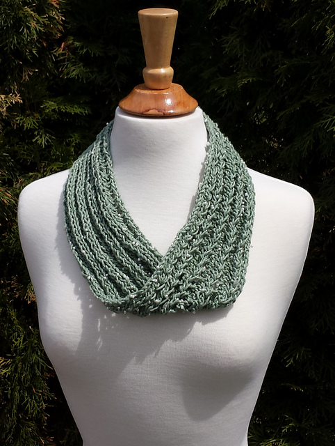 Dew Drop Lace Cowl
