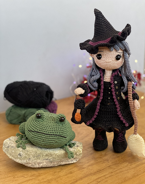 Niona the Witch and Toad