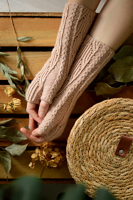 Erte Mittens