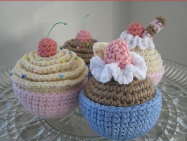 Vanilla and Chocolate Cupcakes