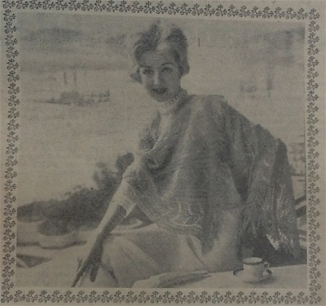 A lacy leaf-pattern stole