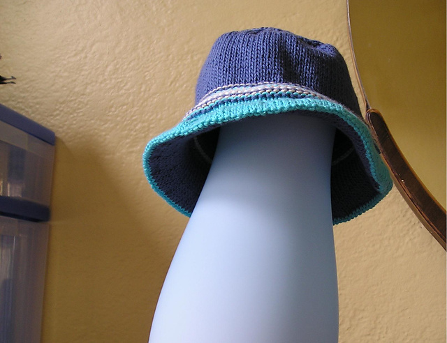 22b. Chapeau