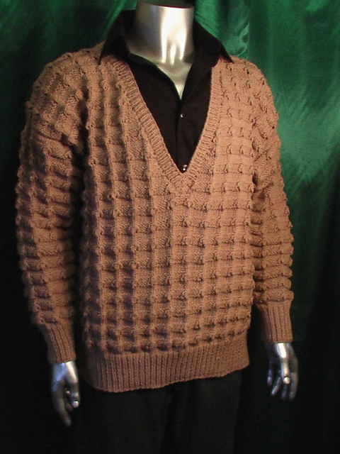 V-neck in Camel and Easy Rib Pattern