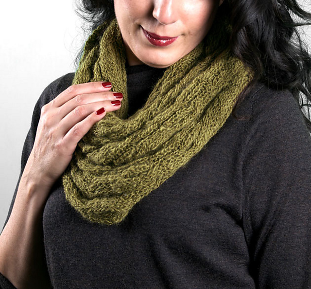 Goldfinch Cowl