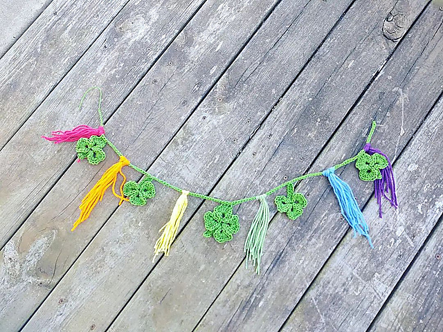 Shamrock and Roll Garland