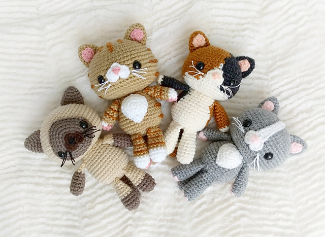 Snuggle Kitty Cats