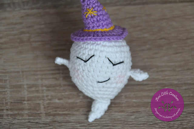 Amigurumi halloween ghost