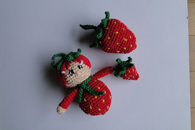 Aardbeimeisje met aardbeien