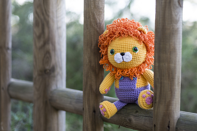 Foc the Lion Cuddle Size