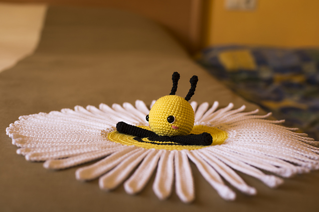 Mel the Bee blanket
