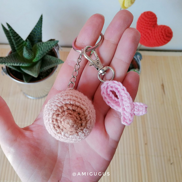 Breastcancer keychain