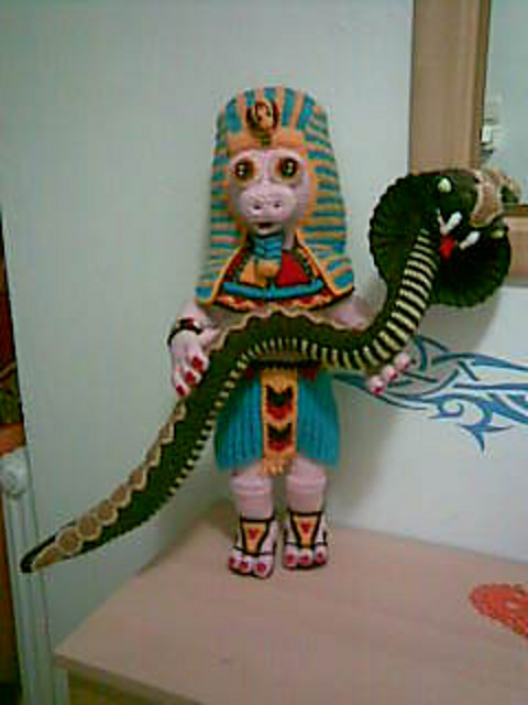 Tut-Anch-Pig and King Cobra