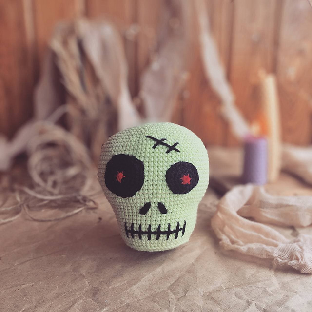 Crochet skull (human skull)