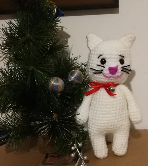 AMIGURUMI GATO CON CASCABEL