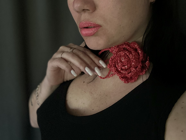 Flower choker