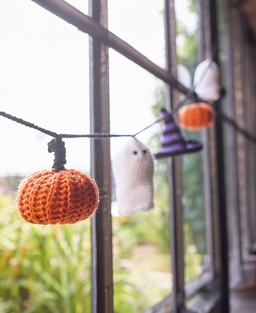 Happy Haunting Garland