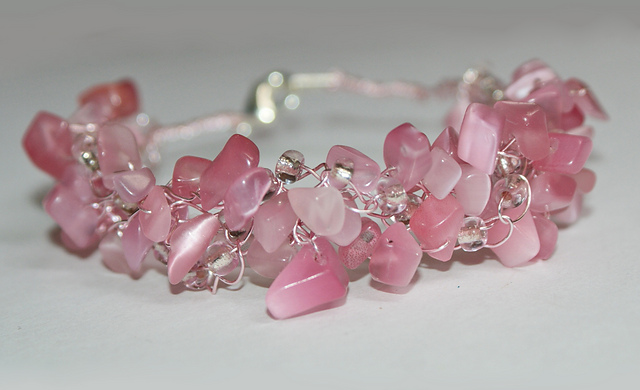 Wire Crochet Bracelet With Rose Cat-Eye Bead Chips