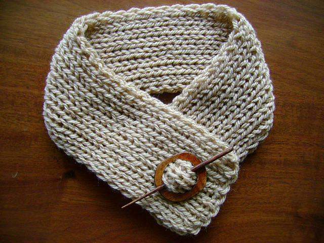 Simple Brooched Neckwarmer