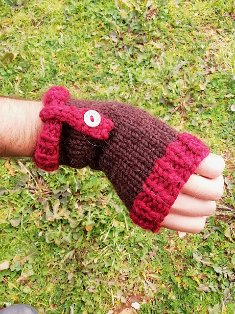 Winter Mittens with Button