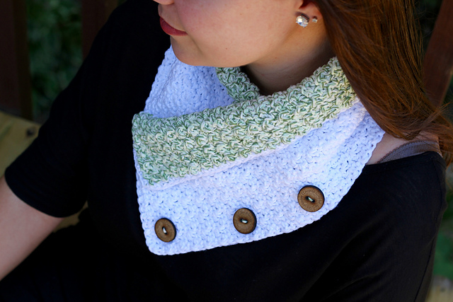 Ravelry: Cobble Button Cowl pattern by Ana Herring