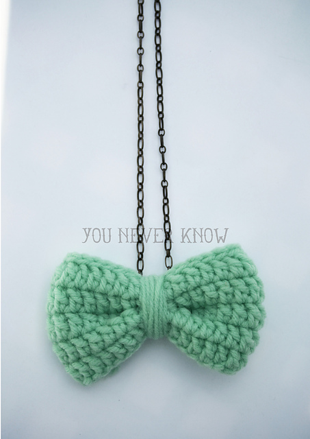 Bow Necklace