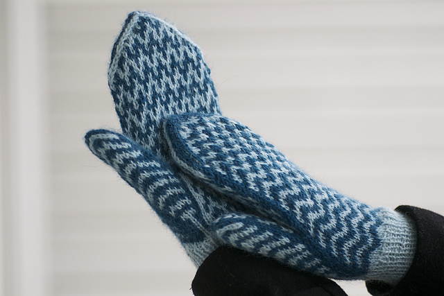 Frekvensvotter // Frequency mittens