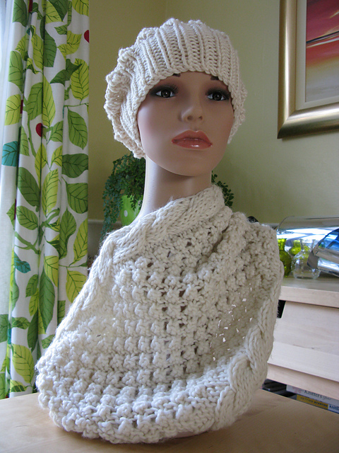 Hugs Loop Cowl