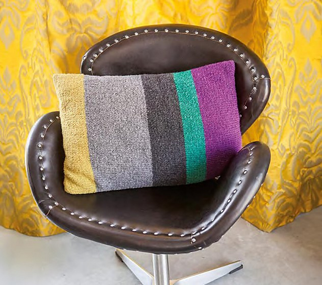 # 17 Striped Pillowcase / Gestreifte Kissenhülle