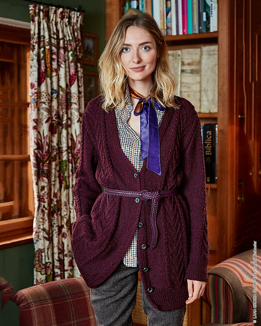 # 02  Cardigan mit Zopf-Aranmuster
