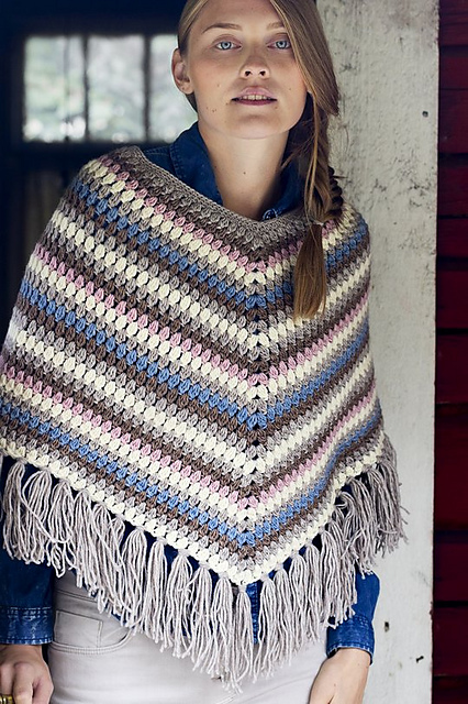17. Virkattu poncho