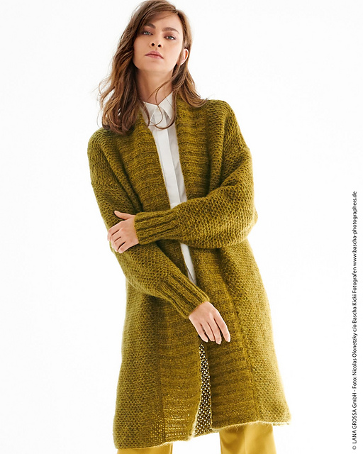# 27 Lange Jacke mit Hebemuster und Rippenblende