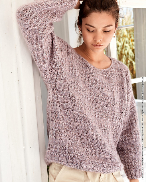 # 24 Pulli mit Zopf- und Hebemaschenmuster
