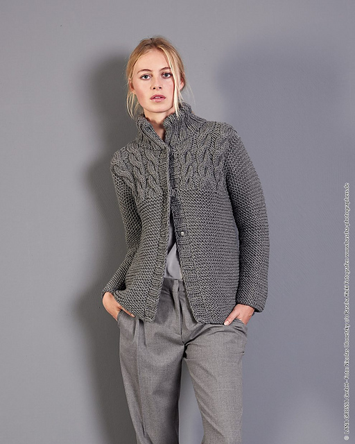 # 02 Jacke mit Zopfpasse