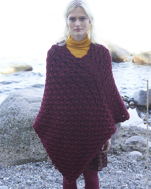 # 17 Poncho im Strukturmuster