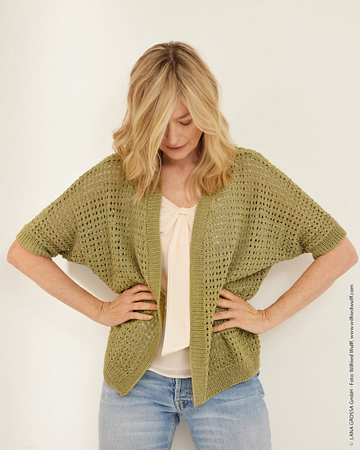 # 22 Kurzarmjacke mit Lochmuster und Rippenblenden