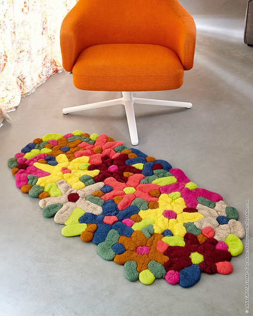 # 14 Gefilzter Teppich aus Häkelmotiven