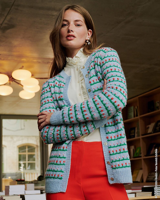 # 11 Jacke im Blumenmuster