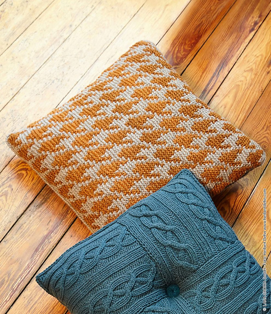 # 55 Kissenhülle mit Jacquardvorderseite