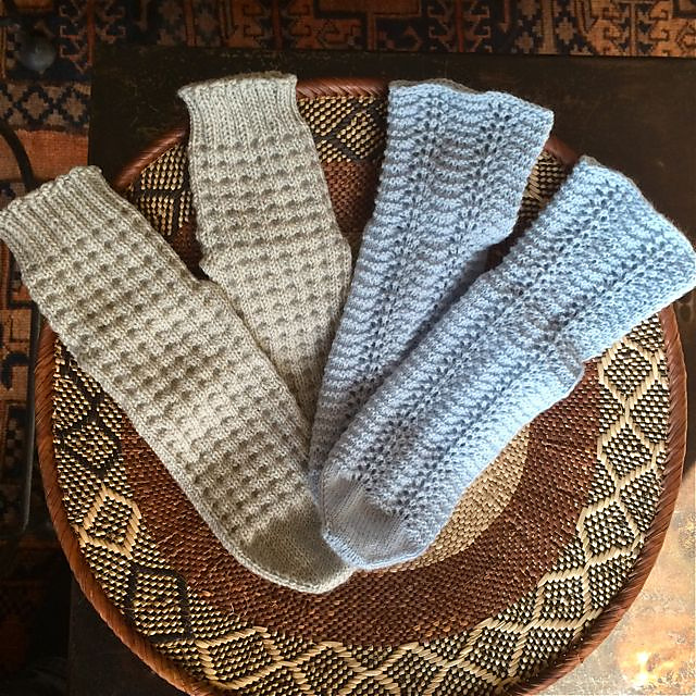 Cancer Man Loves Feather and Fan socks