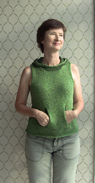 # 07 Melierter Pulli mit Kapuze