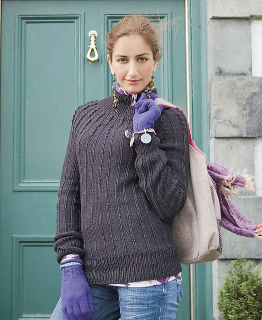 #11 Rundgestrickter Pullover im Rippenmuster
