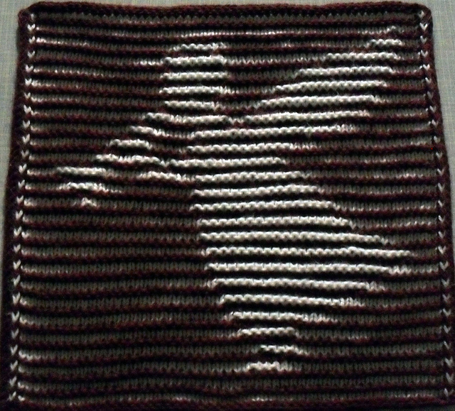Engel mit Posaune in Schattenstricktechnik