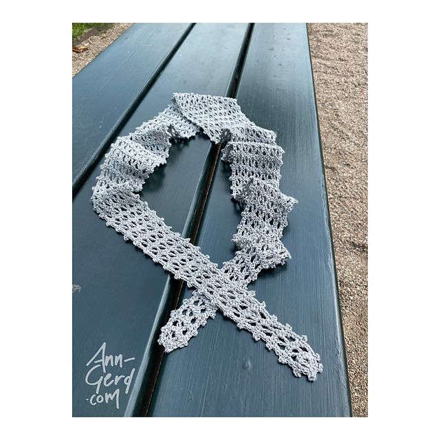 Marias Crochet Neckband