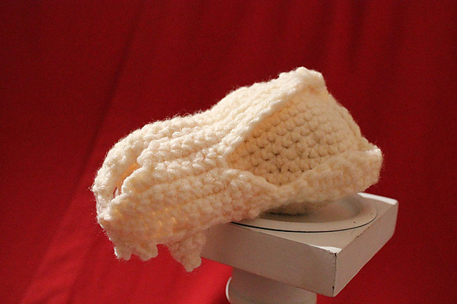 Opossum Skull (Cabinet of Crocheted Curiosities)