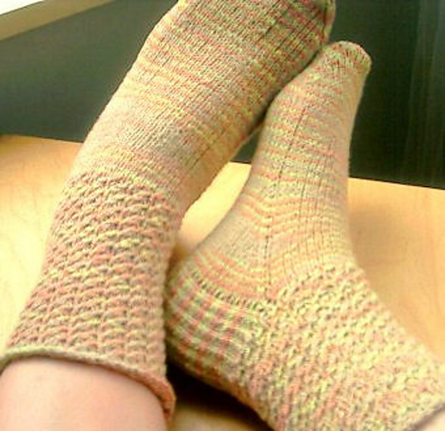 Ripple Stitch Fixation Socks