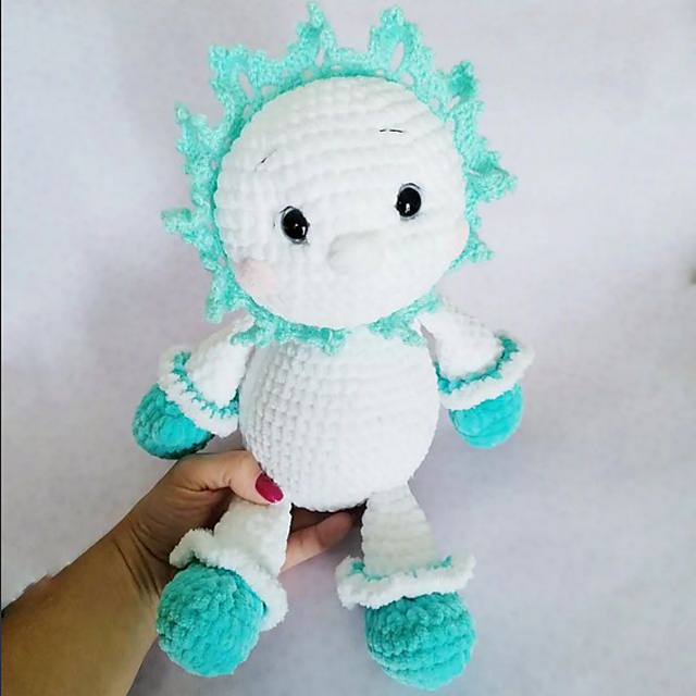 amigurumi snowfleake doll