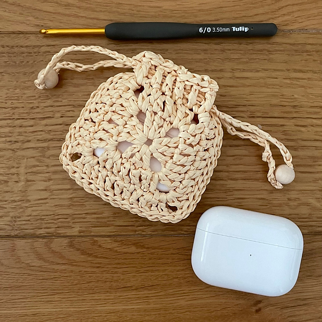 Raffia earbuds case